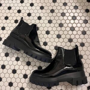 AGL PATENT LEATHER BOOT